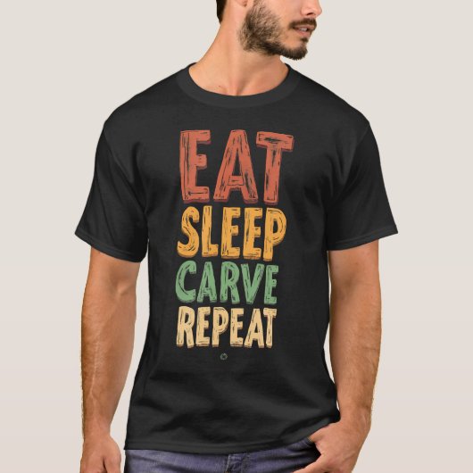 彫って、寝て、また彫って Tシャツ (正面)