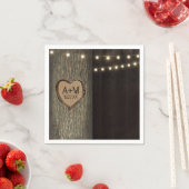 彫りイニシャルオールドオーク結婚ツリーのナプキン スタンダードカクテルナプキン (インサイチュ)