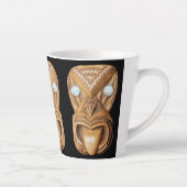 彫りマオリTiki顔サンダー_コーブ カフェラテマグ (右)