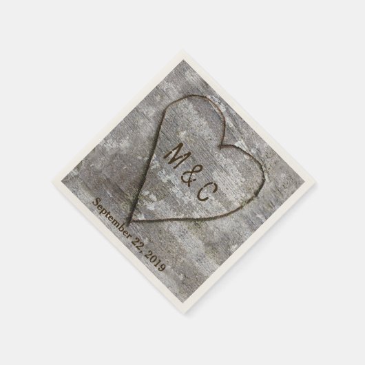 彫り素朴樺の木ハートツ結婚リーイニシャル スタンダードカクテルナプキン (角)