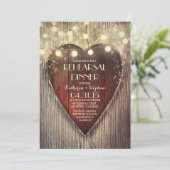 彫刻されたハートストリングライト木製リハーサル夕食会 招待状 (スタンド正面)