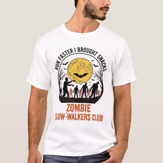 彫刻された月とダークユーモアのある面白いゾンビシャツ Tシャツ (正面)