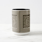 彫刻された石のテクスチャケルト結び目模様マグ ツートーンマグカップ (中央)