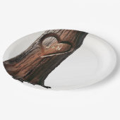 彫刻ハートツリーハート 農村風 ミニマル ウェディング ペーパープレート (アングル)