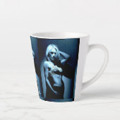 影に少女をフィットさせるThunder_Cove カフェラテマグ (右)