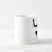 影のクライマーのマグ コーヒーマグカップ (中央)