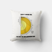 影の領域にいるだけで構わない クッション (正面)