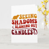 影を見てキャンドルを吹き消す グラウンドホッグの誕生日 カード (黄色い花)