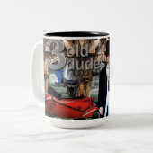 役人3の古い男のコーヒー・マグ ツートーンマグカップ (正面左)