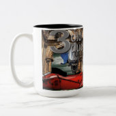 役人3の古い男のコーヒー・マグ ツートーンマグカップ (左)