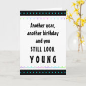 彼おもしろいか彼女のために歳のかわいい誕生日カードを追加 カード (黄色い花)