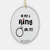 彼がおもしろいその上にリングや輪を置いた セラミックオーナメント (右)