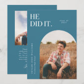 彼がやり遂げた ネオン ブルー アーチ 卒業発表 ネオン ブルー アーチ枠のモダンな卒業発表カード。 招待状 (正面/裏面)