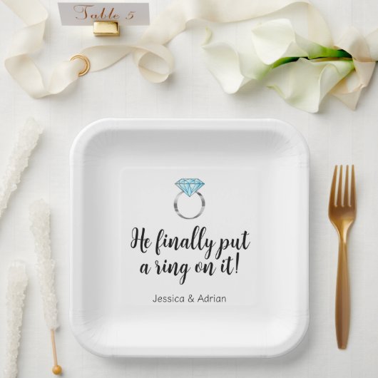 彼がようやくダイヤモンドにリングや輪を付結婚ける ペーパープレート (ウェディング)