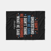 彼がトランプ対バイデン氏と言ったことおもしろいが分からない フリースブランケット (正面(横))