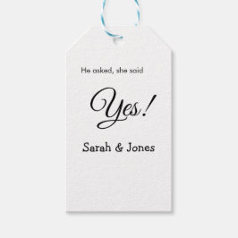 彼がプロポーズしたら彼女はイエスとシンプルに答えた。ミニマル ギフトタグ