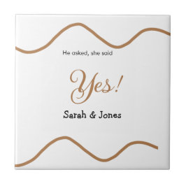 彼がプロポーズしたら彼女はイエスとシンプルに答えた。ミニマル タイル