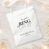 彼がリングや輪を掛ける フェイバーバッグ (クリップ留めされた状態)