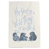 彼がワイルドなアイテムをベッドに送り出す – 青 ミディアムペーパーバッグ (裏面)