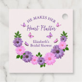 彼が彼女のハートを蝶ブライダルシャワー フェイバータグ (裏面)