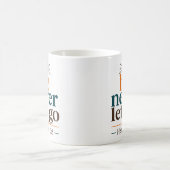 彼が手を離すことはない 励ましのクリスチャン 引用 コーヒーマグカップ (中央)