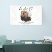 彼が木炭の幾何学的な写真卒業禁止を行った 横断幕 (トレードショー)