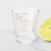 彼が私に蝶々を与える ブライダルシャワー ショットグラス (裏面)