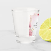 彼が私に蝶々を与える ブライダルシャワー ショットグラス (左)