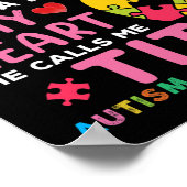 彼が私をティティ自閉症の意識と呼ぶこの少年がいる ポスター (角)