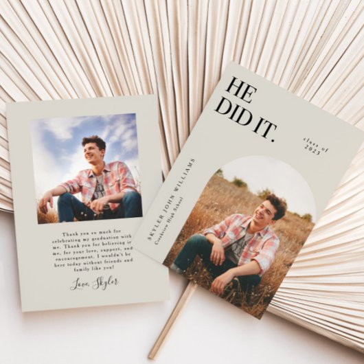 彼がAsh Archの卒業発表を行った 招待状