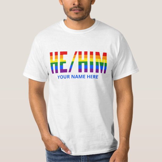 彼がLGBTQレインボープライドで発音ストライプ Tシャツ (正面)