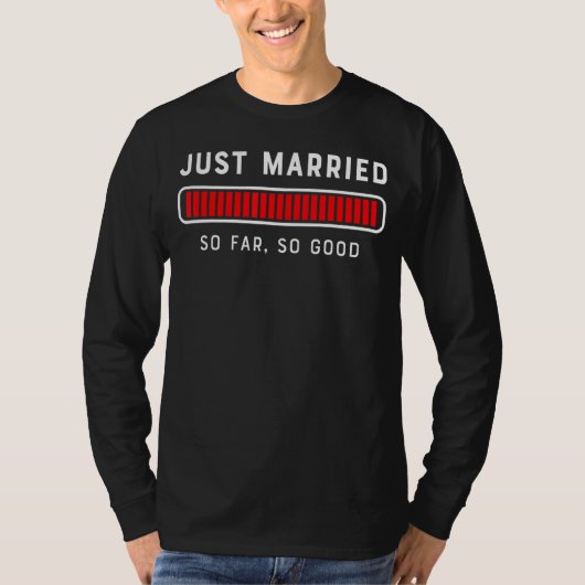 彼と彼女のたった今結婚しました結婚した夫婦 Tシャツ (正面)