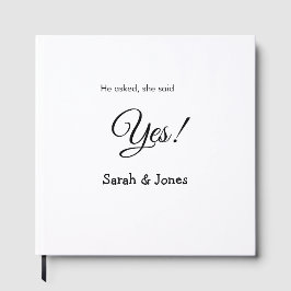 彼にプロポーズされて、彼女はイエスと答えた シンプル ミニマルなエンゲージメント ゲストブック