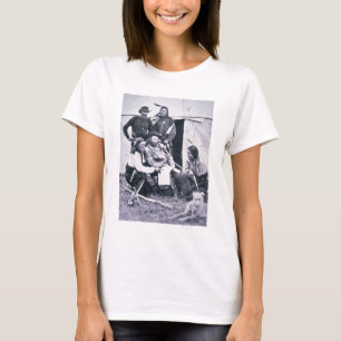 彼のインディアンを持つジョージA. Custer (1839-76年)概要 Tシャツ