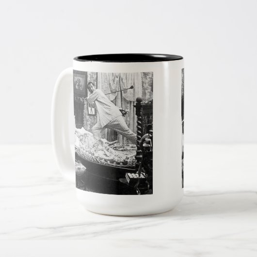 彼のゴルフの夢は彼女のゴルフ悪夢ヴィンテージ ツートーンマグカップ (正面左)