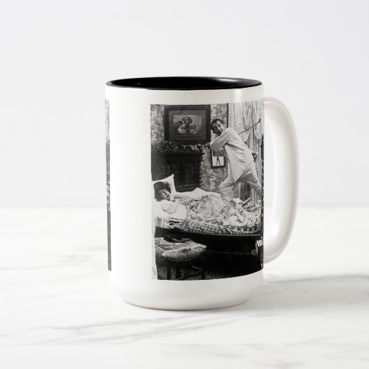 彼のゴルフの夢は彼女のゴルフ悪夢ヴィンテージ ツートーンマグカップ (正面右)