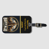 彼のバイソン農家の世話をする専用の飼い主 ラゲッジタグ (正面横)