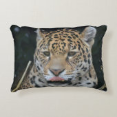 彼の唇を舐めているジャガー アクセントクッション (正面)