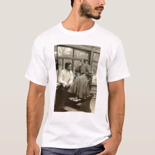 彼の妻を持つ作家Leonid Andreyev Tシャツ (正面)