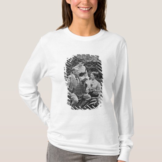 彼の娘の2のチャールズ・ディケンズ Tシャツ (正面)