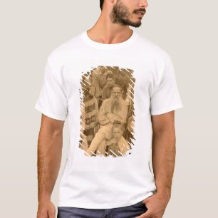 彼の家族を持つ作家レフ・トルストイ Tシャツ