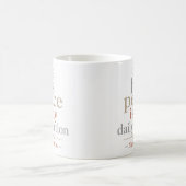 彼の平安は私の毎日の引き当て クリスチャンの引用 コーヒーマグカップ (中央)