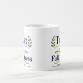 彼の忠実さを信じて キリスト教の信仰の引用句 コーヒーマグカップ (中央)