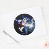 彼の手の世界全体の神と地球のステッカー ラウンドシール (封筒)