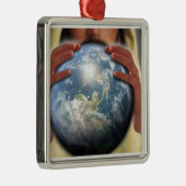 彼の手の世界全体 メタルオーナメント (右)