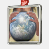 彼の手の世界全体 メタルオーナメント (左)