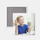 彼の指を完成させるために彼の指を数える少年 マグネット (正面/裏面)