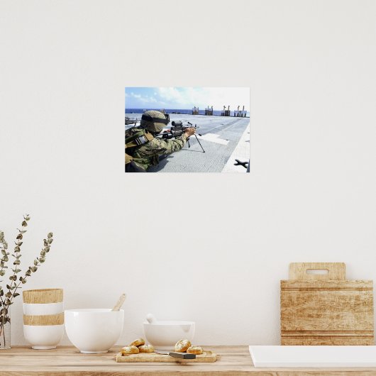 彼の武器を調整している米国海軍 ポスター (キッチン)