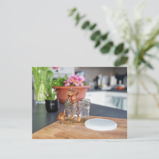 彼の犬をキッチンに連れて行くアコーン小妖精や小人 ポストカード (スタンド正面)