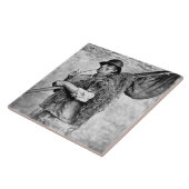 彼の網(b/wのphoを運んでいる漁師のポートレート タイル (側面)